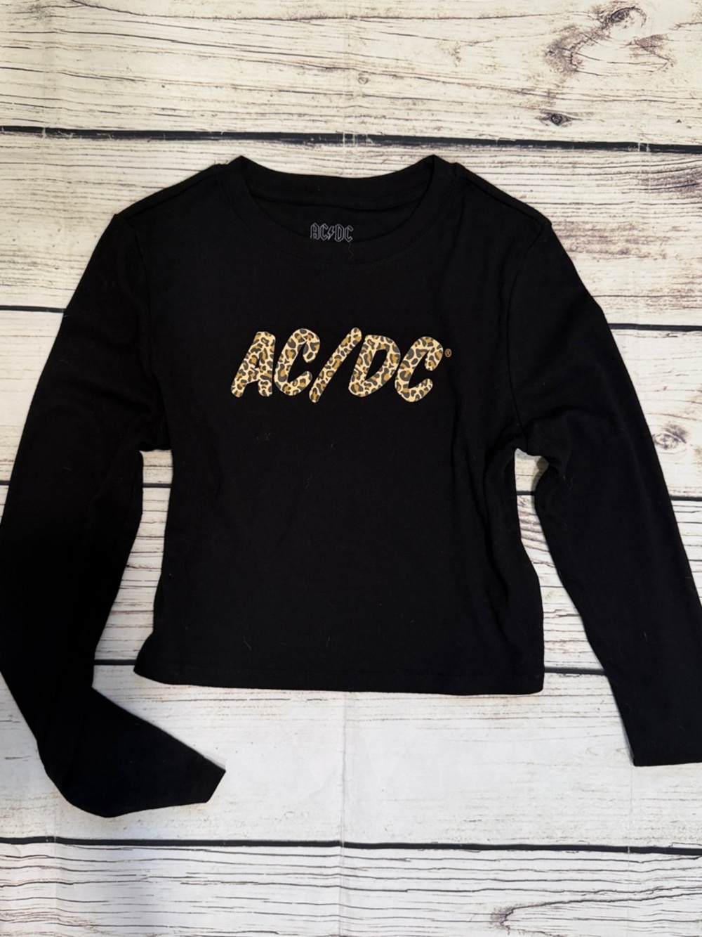♡ AC/DC Black Long-Sleeve Crop Tee with Leopard Print Logo M